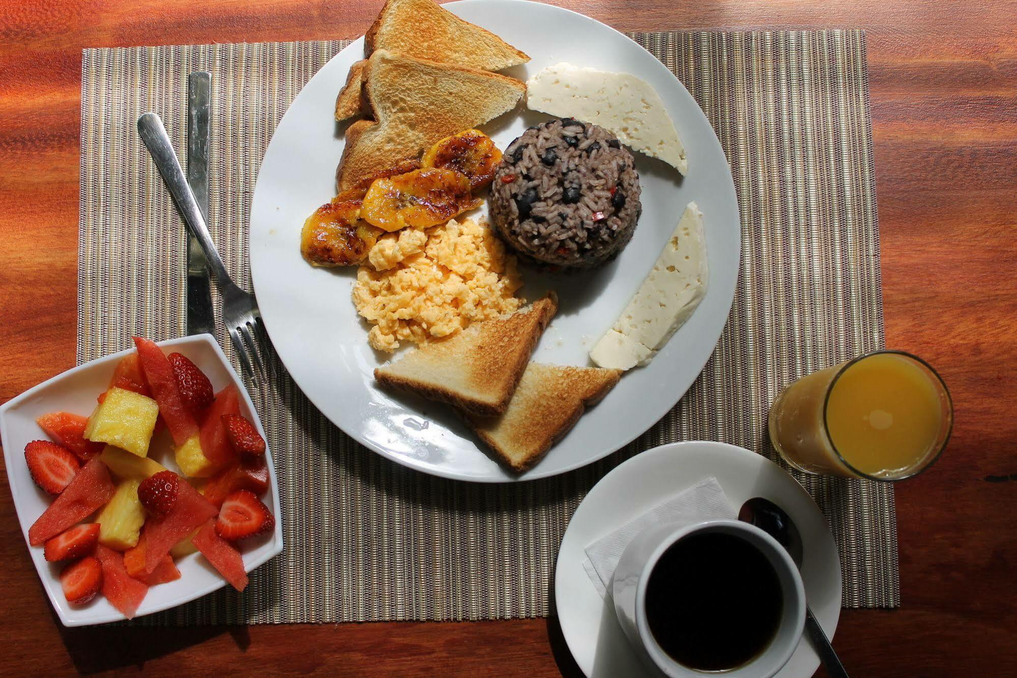 Hotel Bosque Verde Lodge Monteverde ภายนอก รูปภาพ